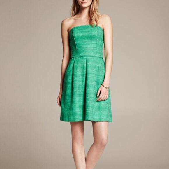 Banana Republic Dresses & Skirts - Banana Republic Green Tweed Strapless Mini Dress Size 2. NEW